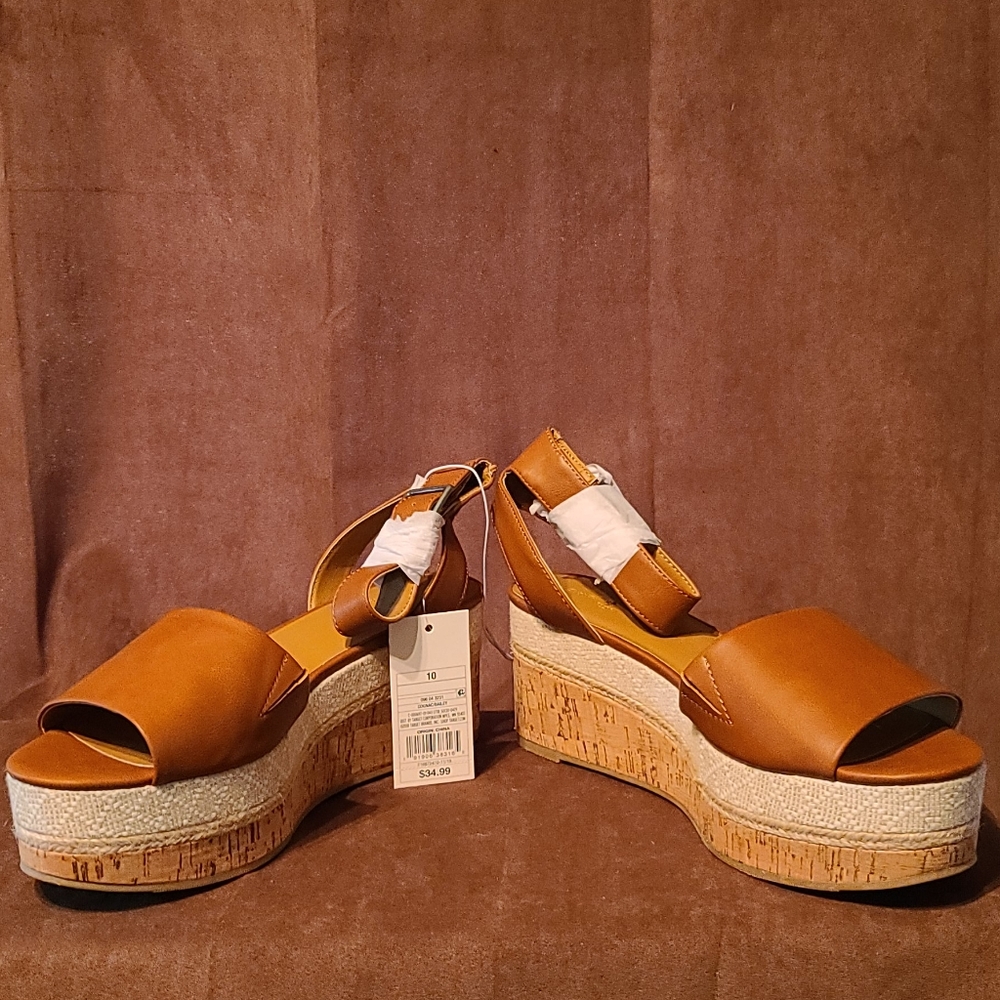 Universal Thread - Wedge Platform